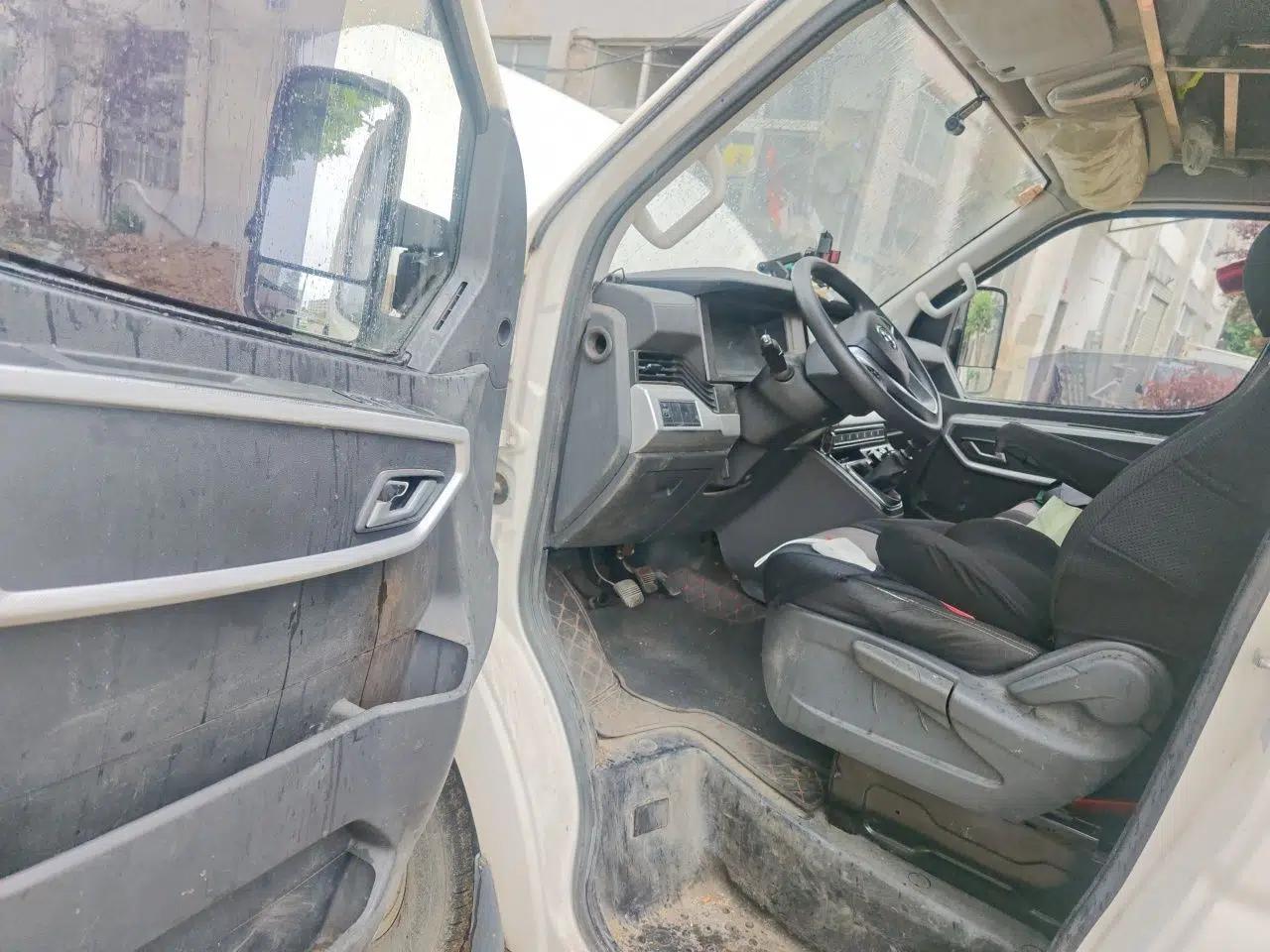 Dongfeng Yufeng 2023 V9+ 2.3T Manual Rear-Drive Cargo Van with Dual Rear Tires 3-Seater — миниатюра 17