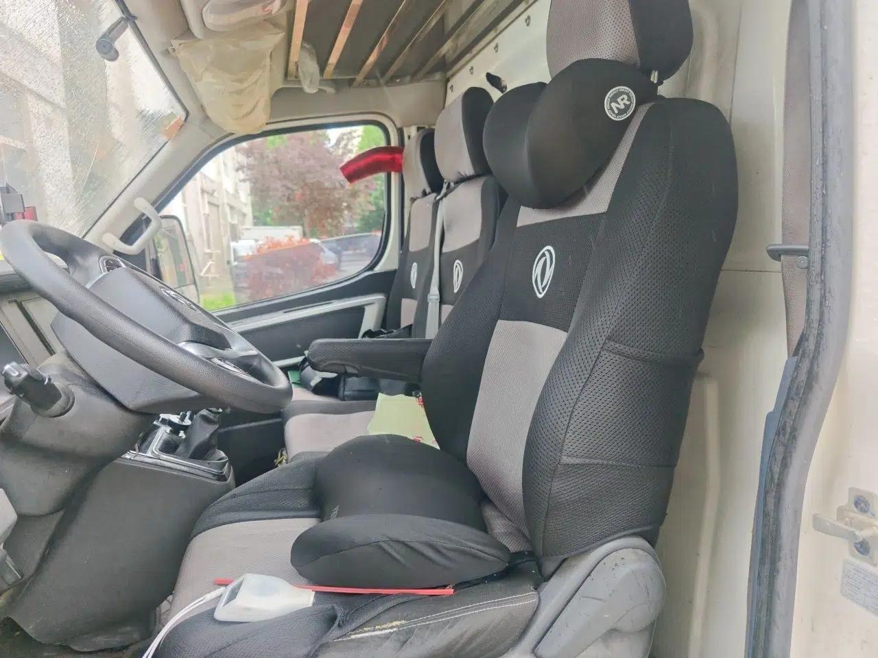 Dongfeng Yufeng 2023 V9+ 2.3T Manual Rear-Drive Cargo Van with Dual Rear Tires 3-Seater — миниатюра 18