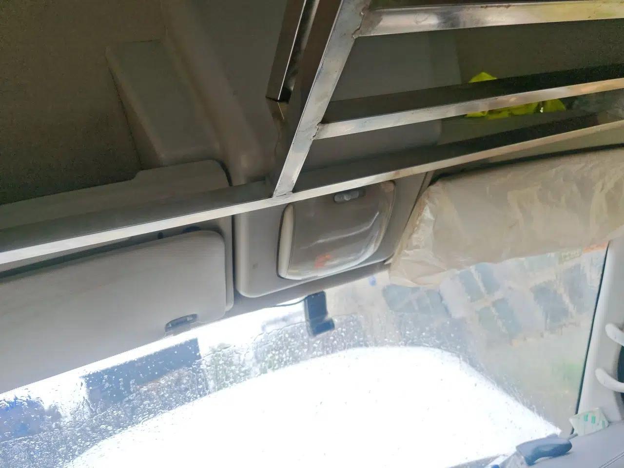Dongfeng Yufeng 2023 V9+ 2.3T Manual Rear-Drive Cargo Van with Dual Rear Tires 3-Seater — миниатюра 19