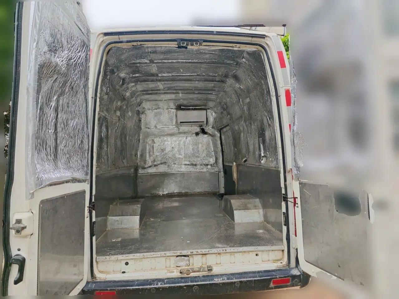 Dongfeng Yufeng 2023 V9+ 2.3T Manual Rear-Drive Cargo Van with Dual Rear Tires 3-Seater — миниатюра 20
