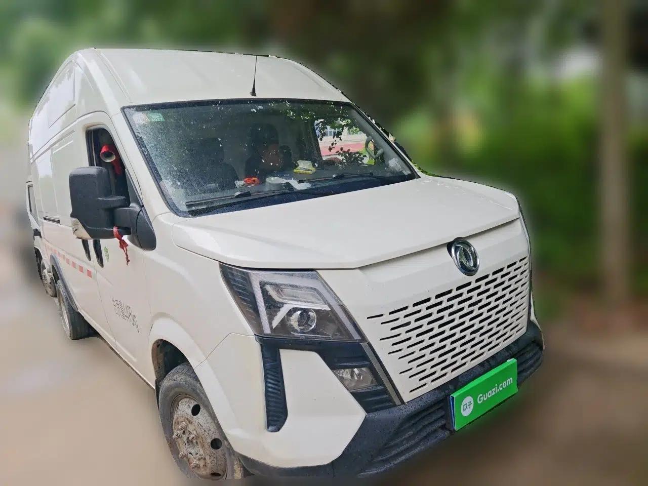 Dongfeng Yufeng 2023 V9+ 2.3T Manual Rear-Drive Cargo Van with Dual Rear Tires 3-Seater — миниатюра 3