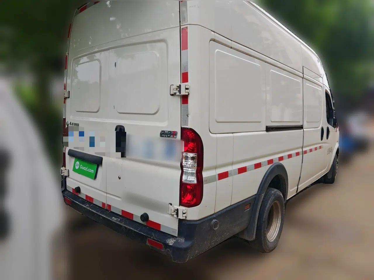 Dongfeng Yufeng 2023 V9+ 2.3T Manual Rear-Drive Cargo Van with Dual Rear Tires 3-Seater — миниатюра 6