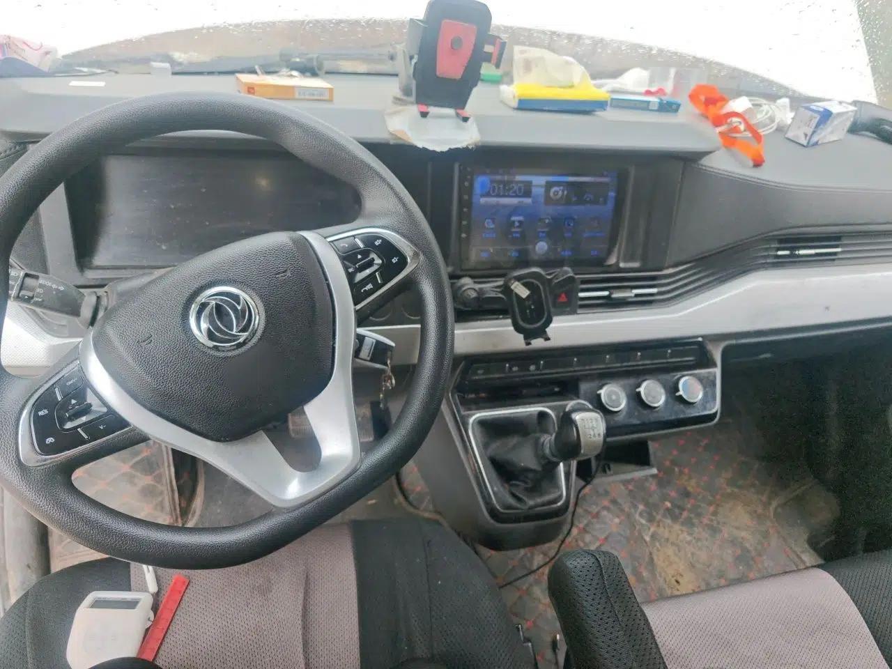 Dongfeng Yufeng 2023 V9+ 2.3T Manual Rear-Drive Cargo Van with Dual Rear Tires 3-Seater — миниатюра 10