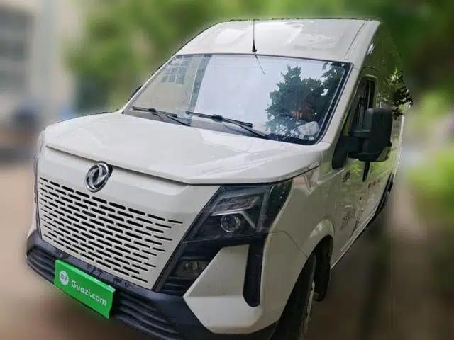 Dongfeng Yufeng 2023 V9+ 2.3T Manual Rear-Drive Cargo Van with Dual Rear Tires 3-Seater