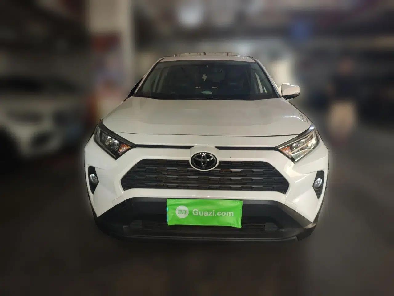 Toyota RAV4 2020 2.0L CVT Two-Wheel Drive Urban Edition — миниатюра 2