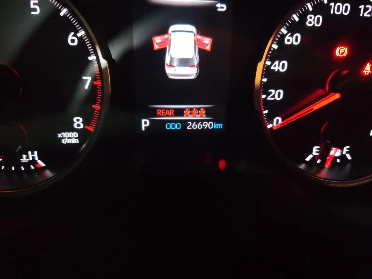 Toyota RAV4 2020 2.0L CVT Two-Wheel Drive Urban Edition — миниатюра 13