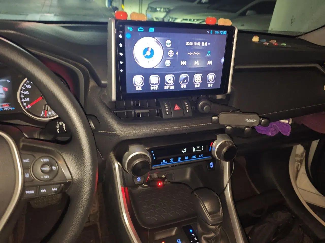 Toyota RAV4 2020 2.0L CVT Two-Wheel Drive Urban Edition — миниатюра 14