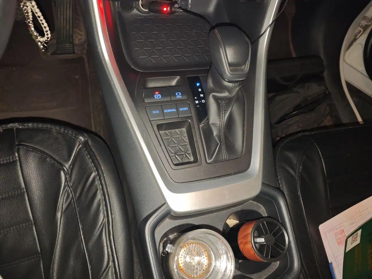 Toyota RAV4 2020 2.0L CVT Two-Wheel Drive Urban Edition — миниатюра 15