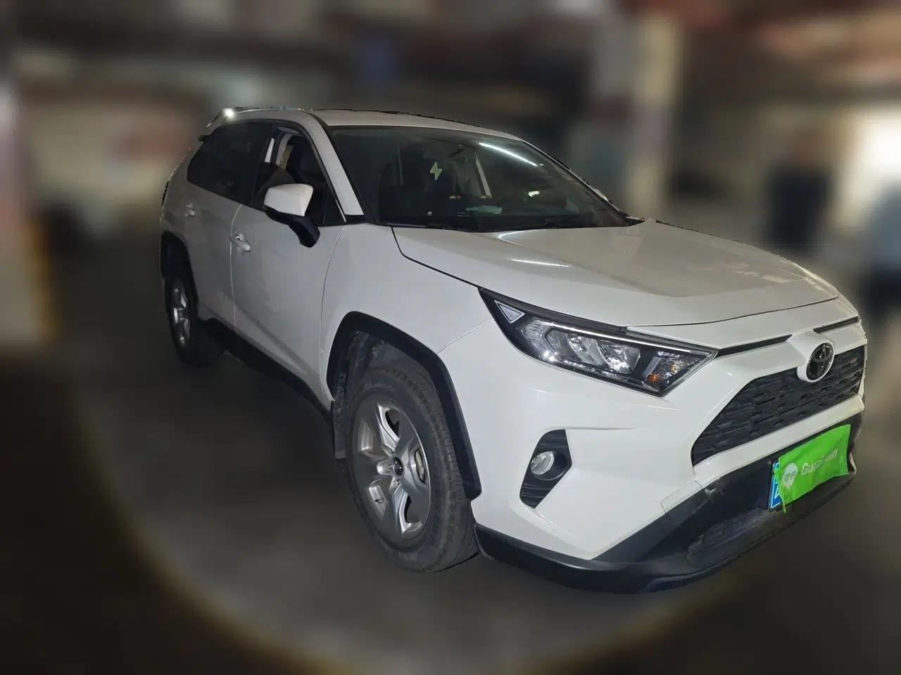 Toyota RAV4 2020 2.0L CVT Two-Wheel Drive Urban Edition — миниатюра 3