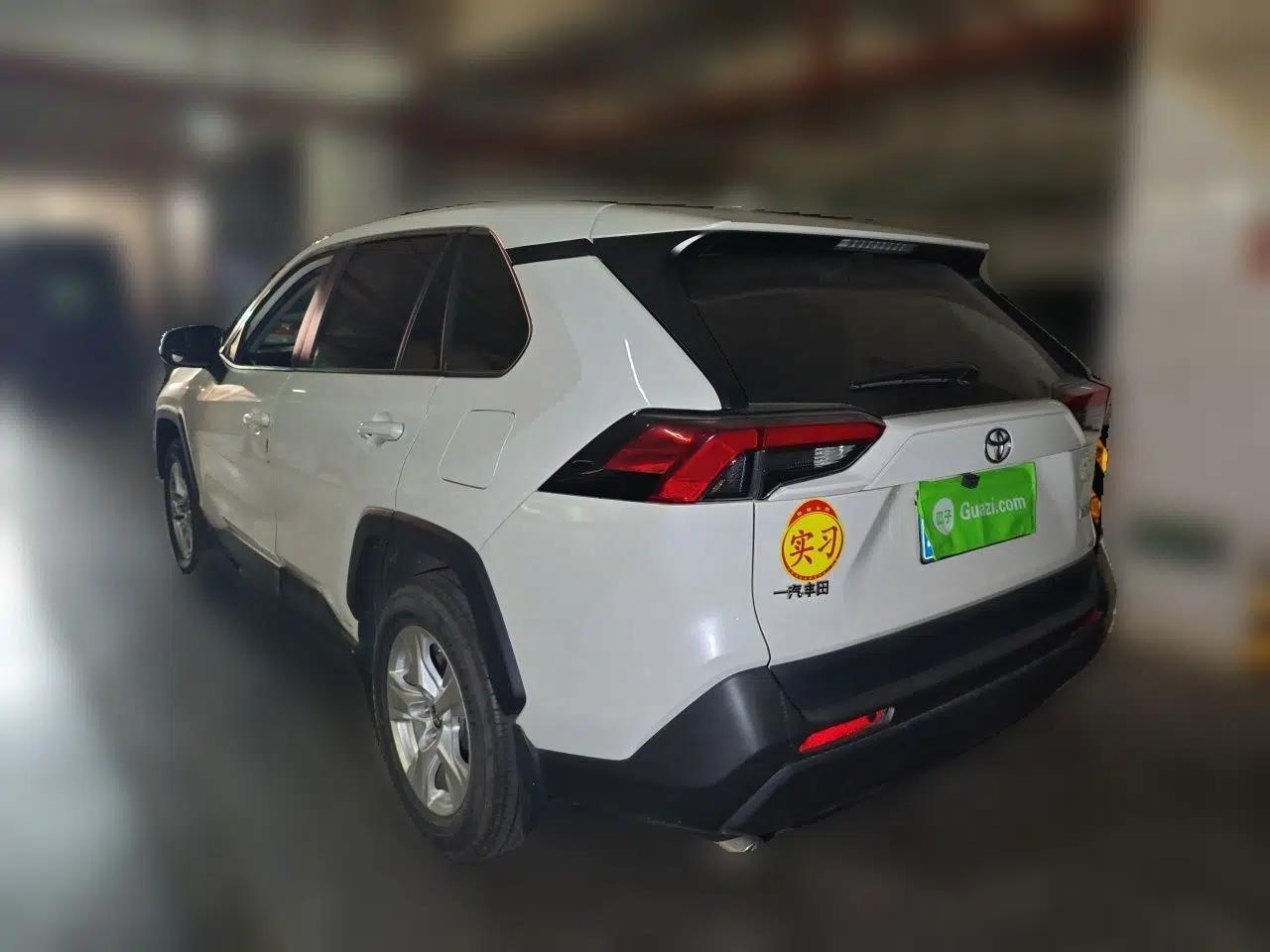 Toyota RAV4 2020 2.0L CVT Two-Wheel Drive Urban Edition — миниатюра 4