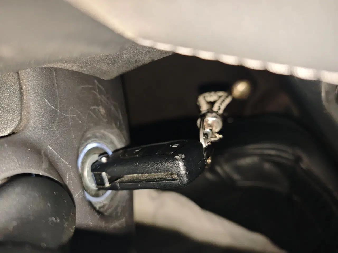 Toyota RAV4 2020 2.0L CVT Two-Wheel Drive Urban Edition — миниатюра 9
