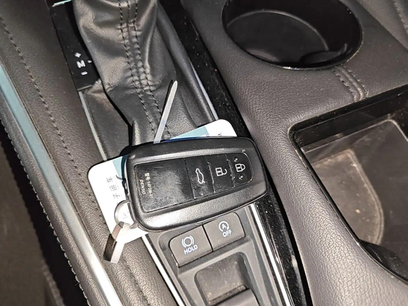 Toyota Avalon 2023 2.0L Luxury Edition — миниатюра 12