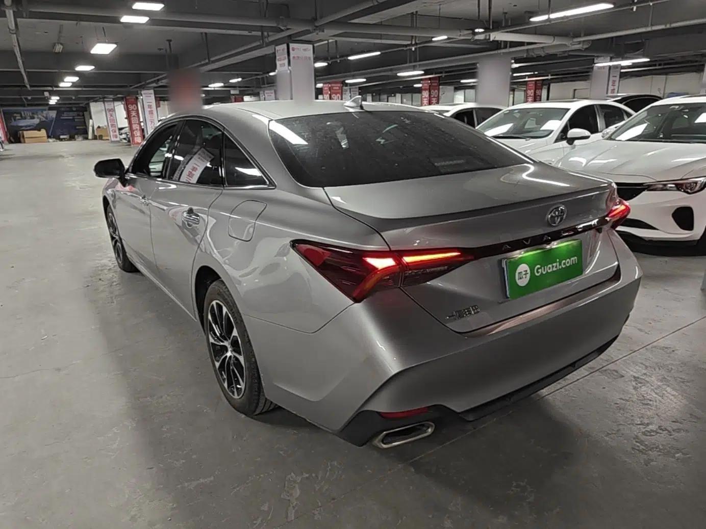 Toyota Avalon 2023 2.0L Luxury Edition — миниатюра 4