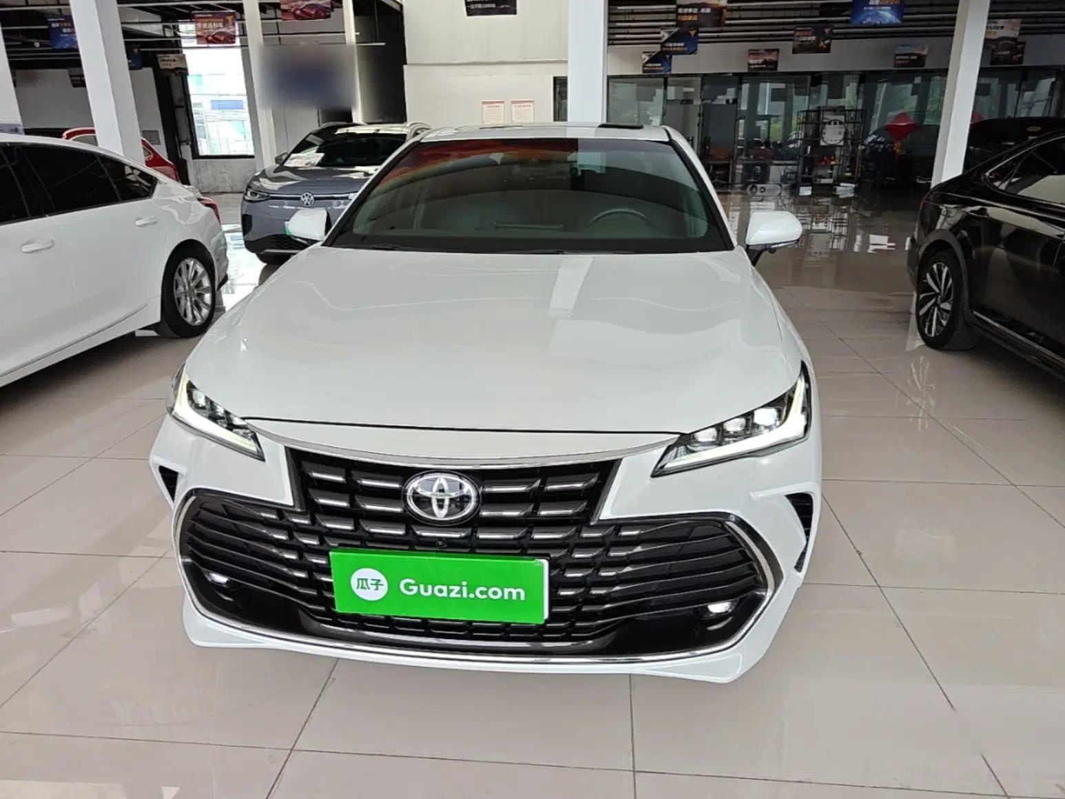 Toyota Avalon 2023 2.0L Premium Edition — миниатюра 2