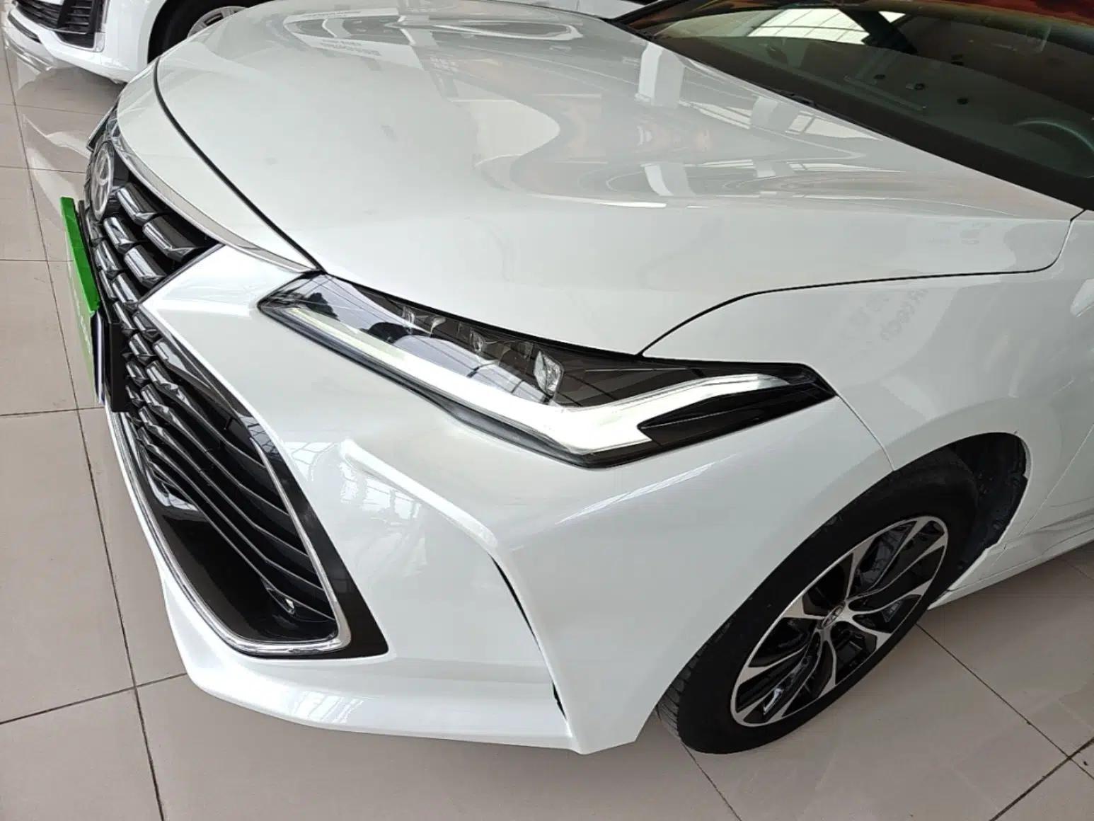 Toyota Avalon 2023 2.0L Premium Edition — миниатюра 9
