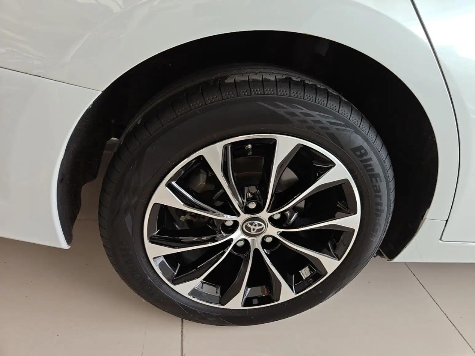 Toyota Avalon 2023 2.0L Premium Edition — миниатюра 10