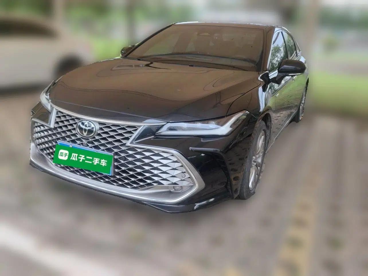 Toyota Avalon 2024 Dual-Engine 2.5L XLE Premium Edition — миниатюра 1