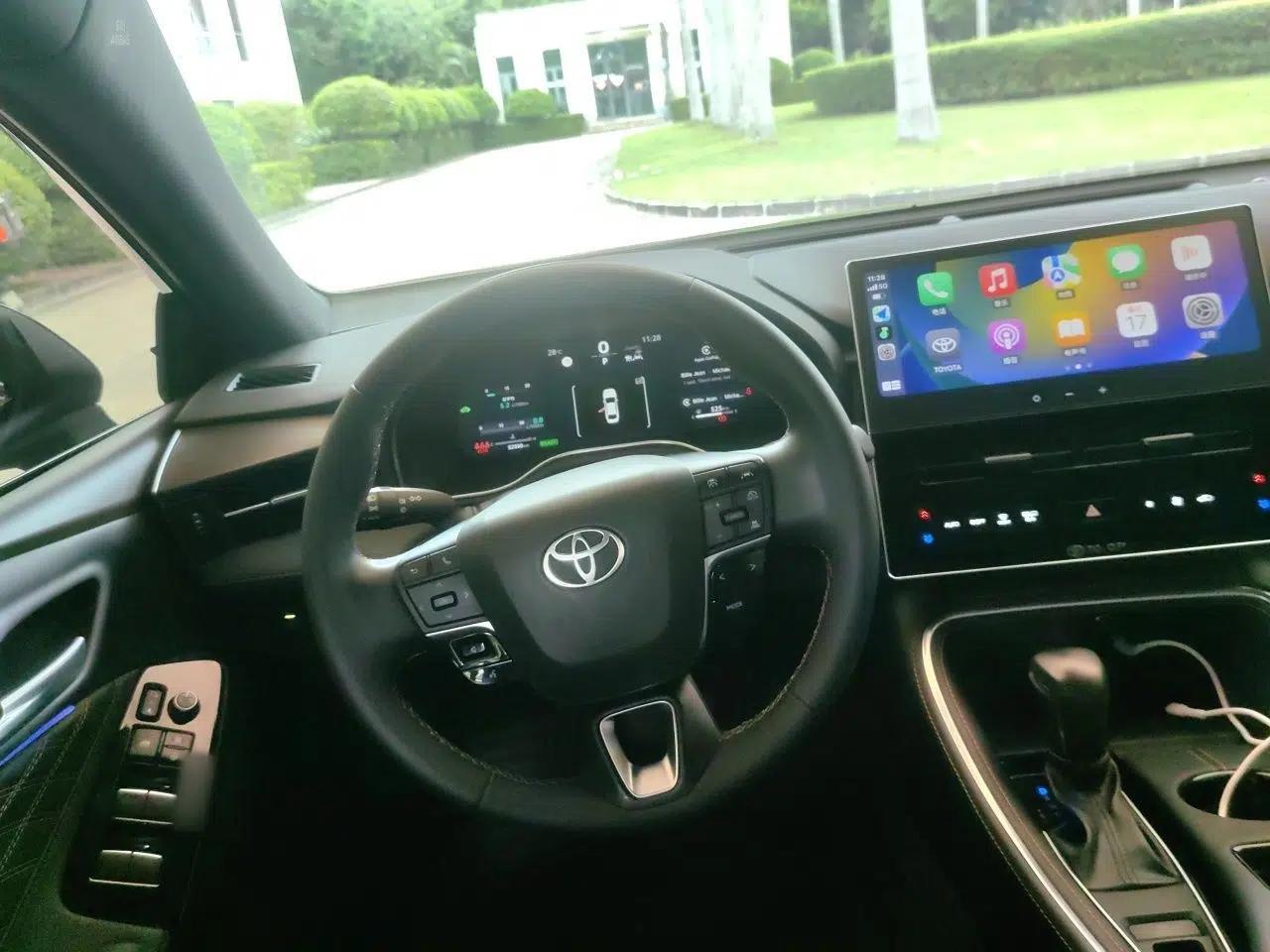 Toyota Avalon 2024 Dual-Engine 2.5L XLE Premium Edition — миниатюра 11
