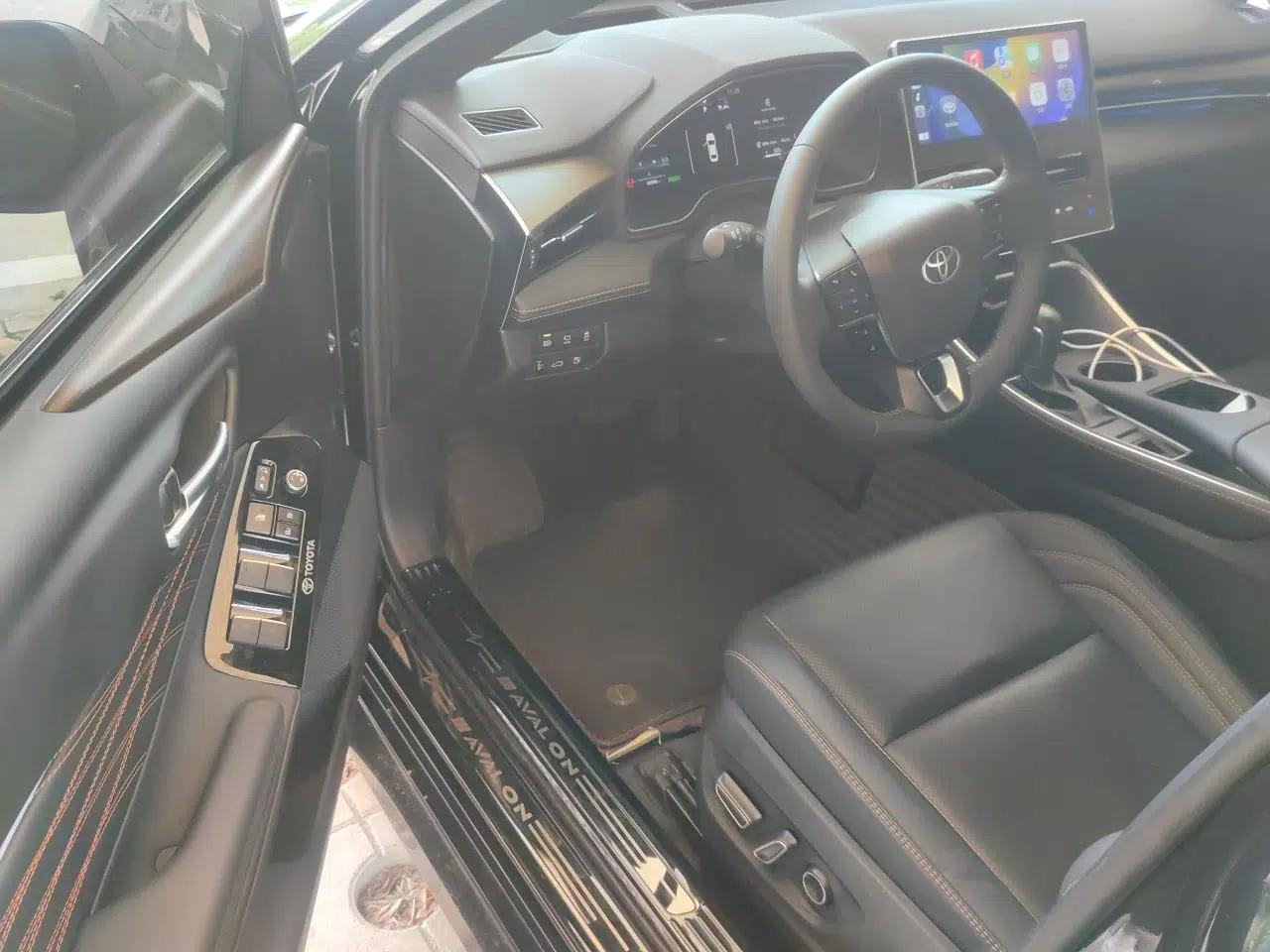 Toyota Avalon 2024 Dual-Engine 2.5L XLE Premium Edition — миниатюра 17