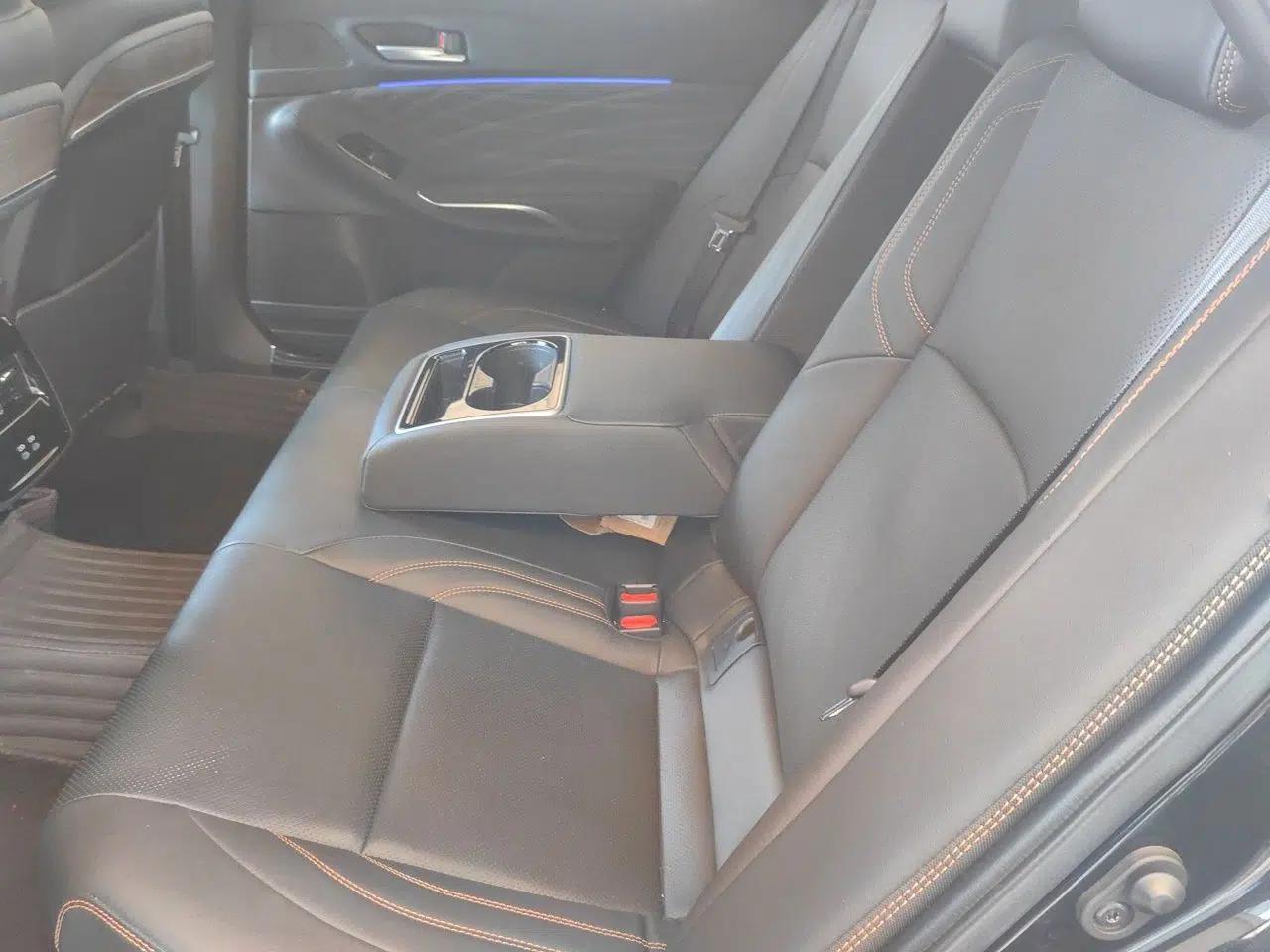 Toyota Avalon 2024 Dual-Engine 2.5L XLE Premium Edition — миниатюра 18