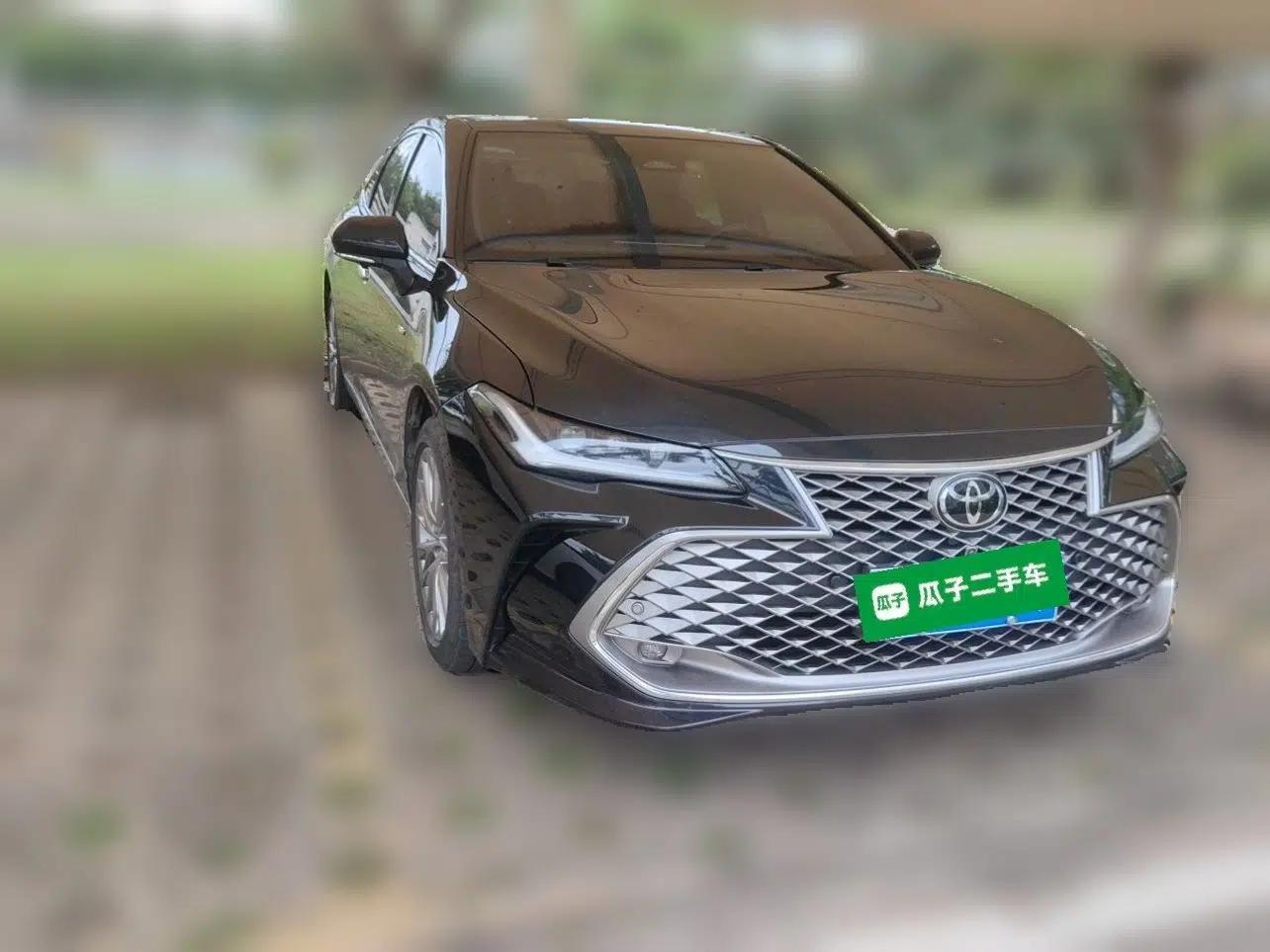 Toyota Avalon 2024 Dual-Engine 2.5L XLE Premium Edition — миниатюра 3
