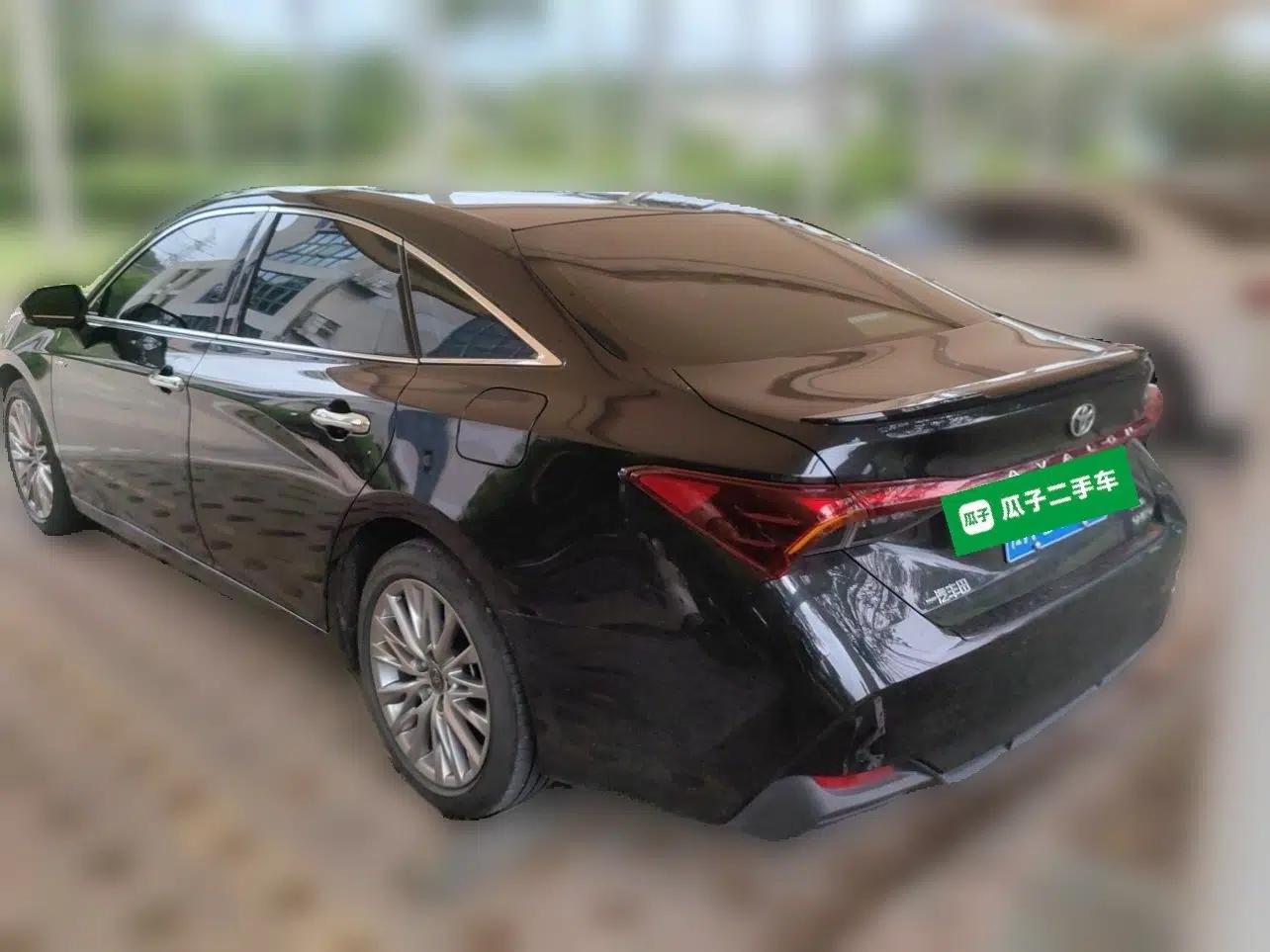Toyota Avalon 2024 Dual-Engine 2.5L XLE Premium Edition — миниатюра 4