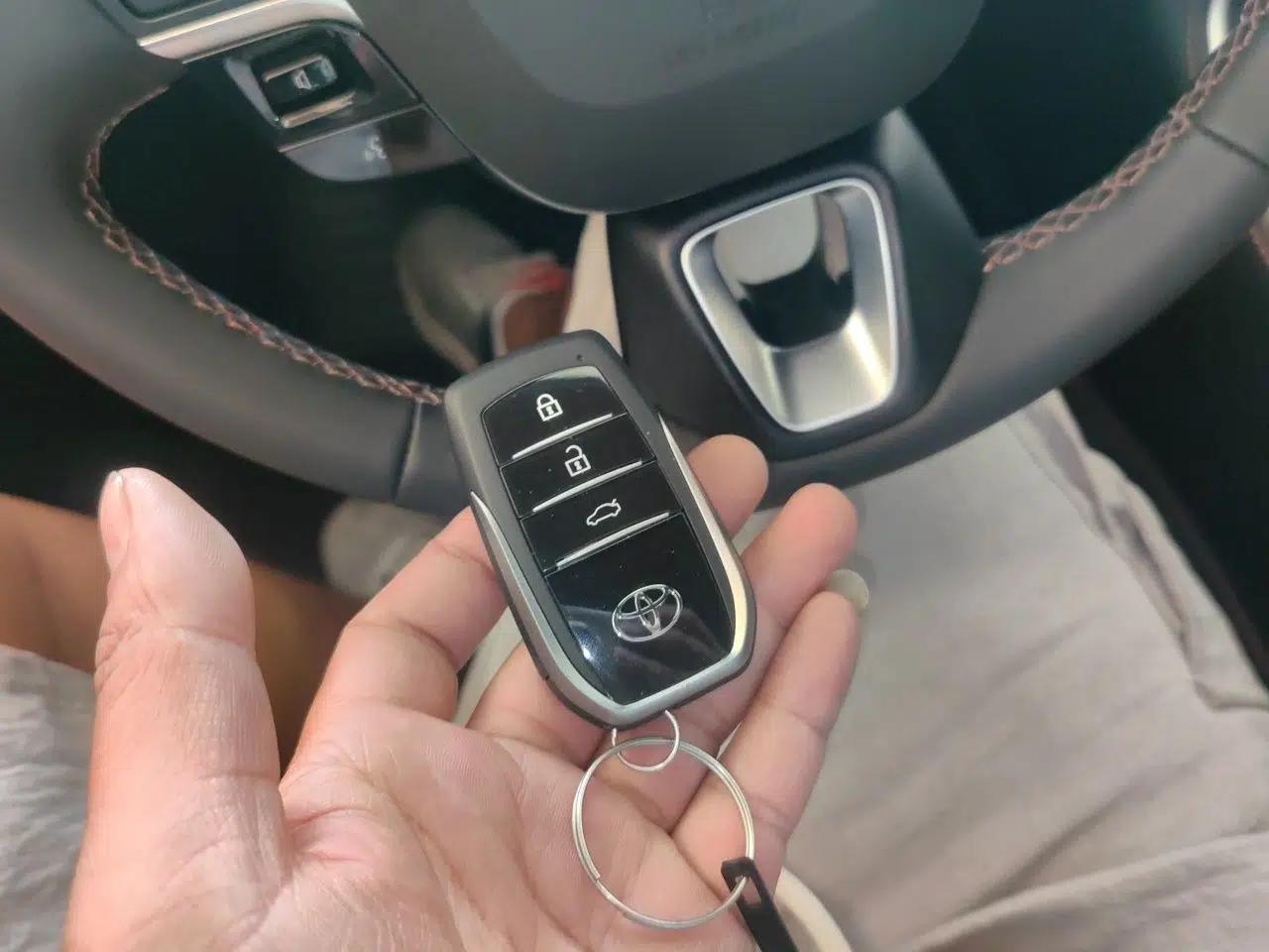 Toyota Avalon 2024 Dual-Engine 2.5L XLE Premium Edition — миниатюра 9