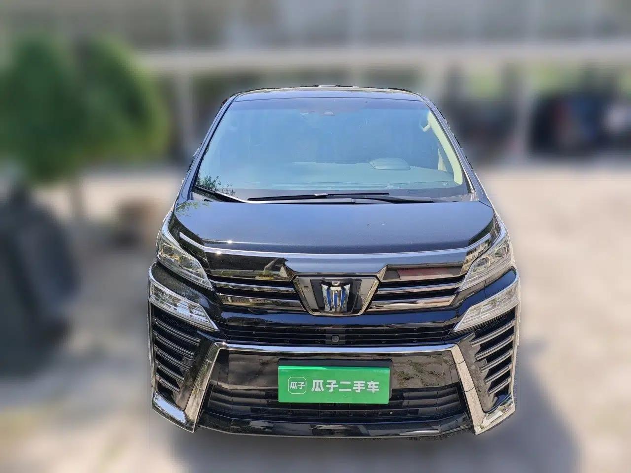 Toyota Vellfire 2023 Crown Dual-Engine 2.5L HV Luxury Edition — миниатюра 2