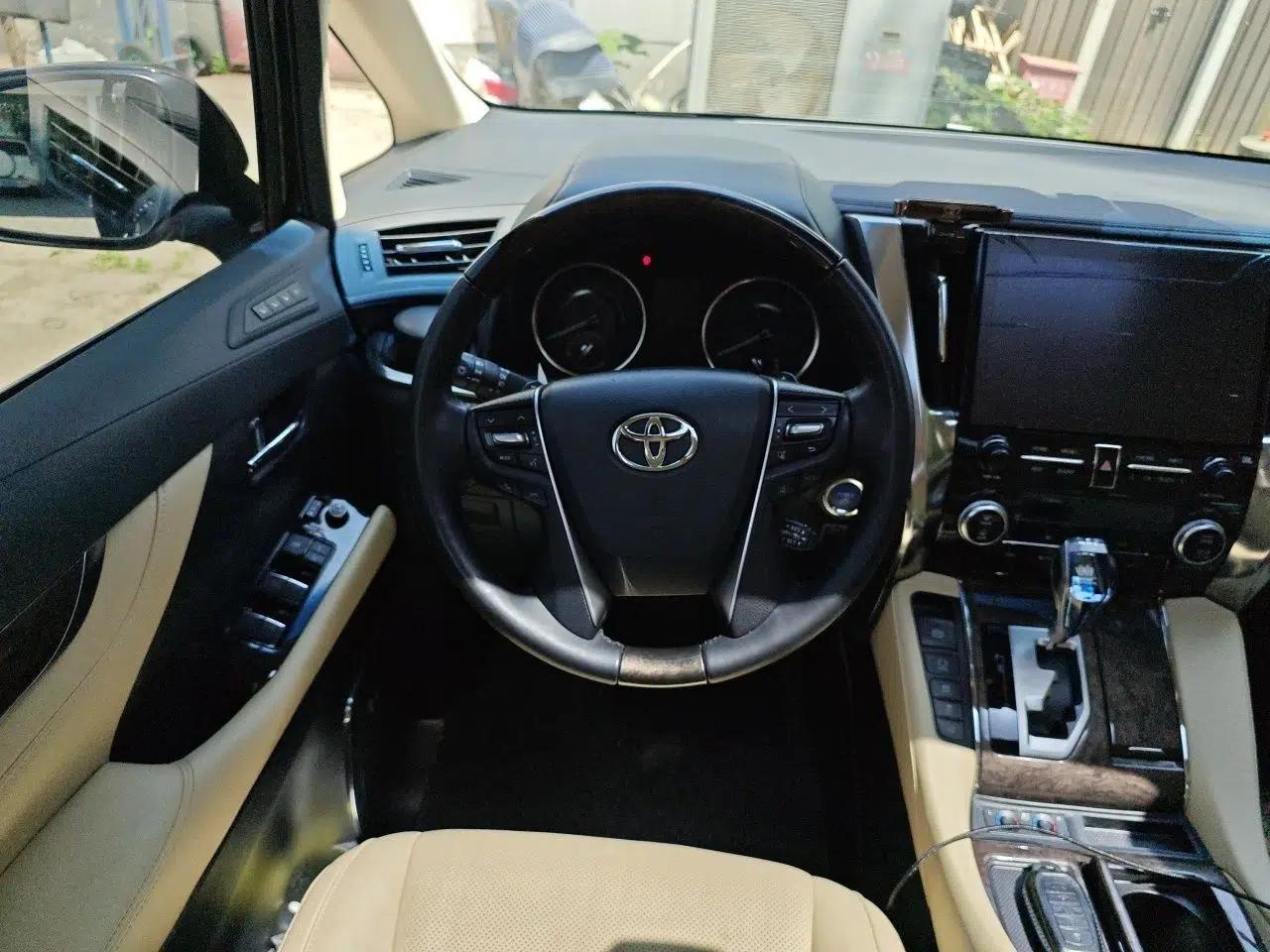 Toyota Vellfire 2023 Crown Dual-Engine 2.5L HV Luxury Edition — миниатюра 11