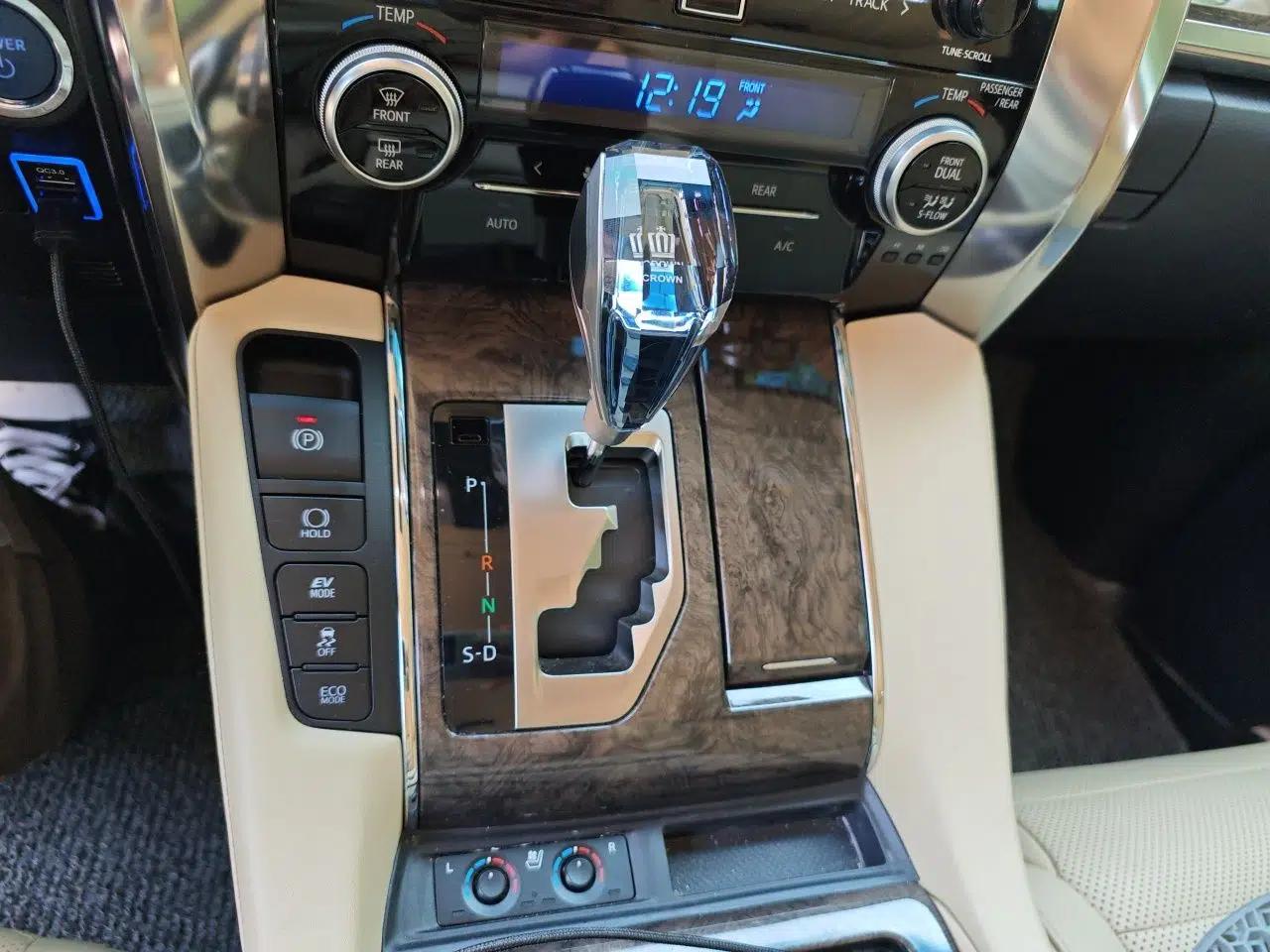 Toyota Vellfire 2023 Crown Dual-Engine 2.5L HV Luxury Edition — миниатюра 15