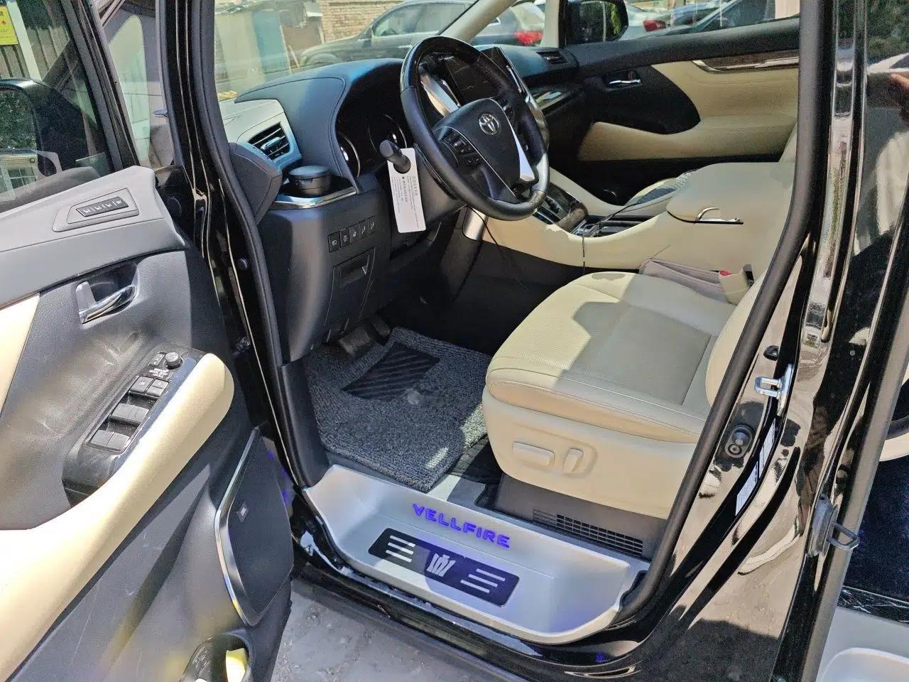 Toyota Vellfire 2023 Crown Dual-Engine 2.5L HV Luxury Edition — миниатюра 17