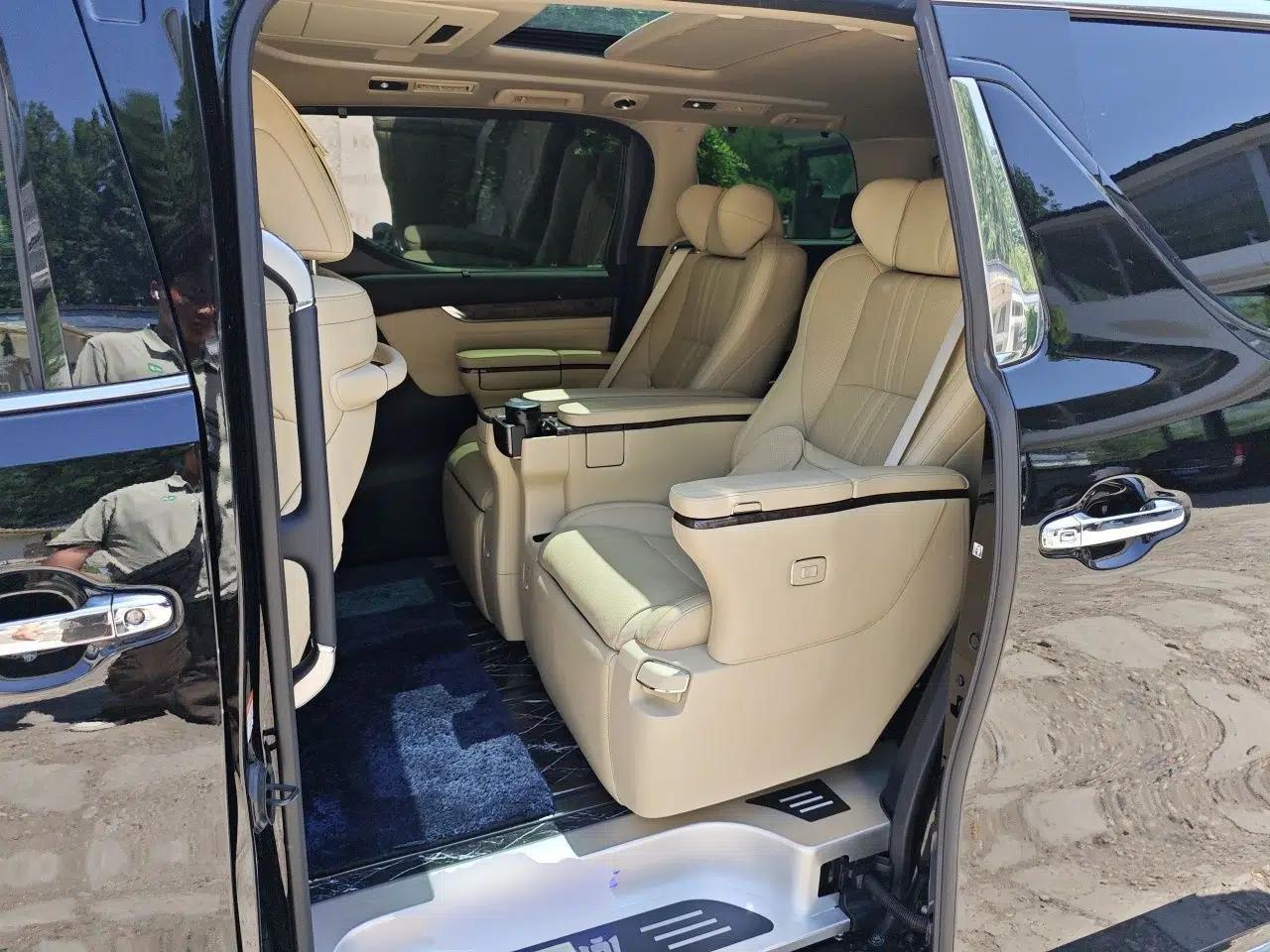 Toyota Vellfire 2023 Crown Dual-Engine 2.5L HV Luxury Edition — миниатюра 18