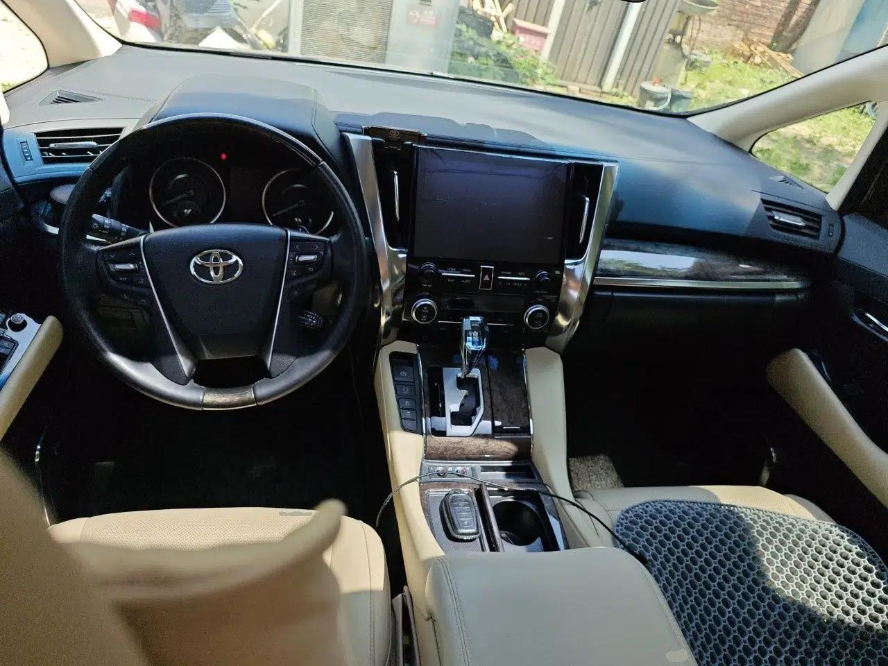 Toyota Vellfire 2023 Crown Dual-Engine 2.5L HV Luxury Edition — миниатюра 10