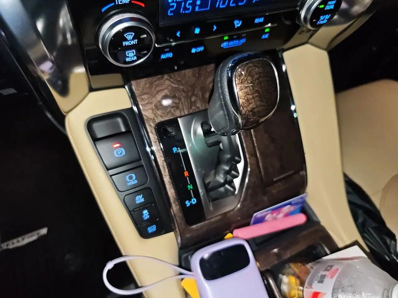 Toyota Vellfire 2023 Crown Dual-Engine 2.5L HV Ultimate Edition — миниатюра 15