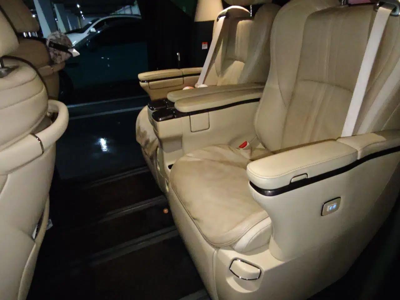 Toyota Vellfire 2023 Crown Dual-Engine 2.5L HV Ultimate Edition — миниатюра 18