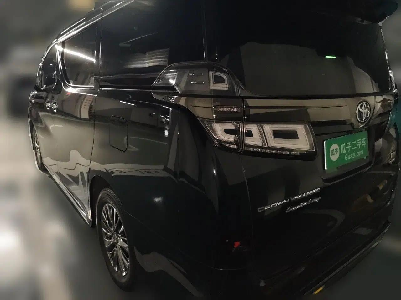 Toyota Vellfire 2023 Crown Dual-Engine 2.5L HV Ultimate Edition — миниатюра 4