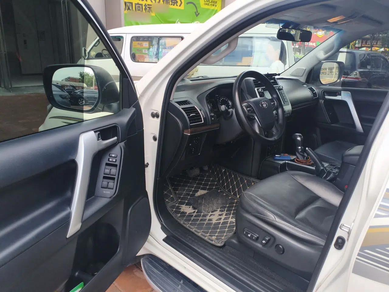 Toyota Prado 2018 3.5L Automatic TX-L with Rear-Mounted Spare Tire — миниатюра 17