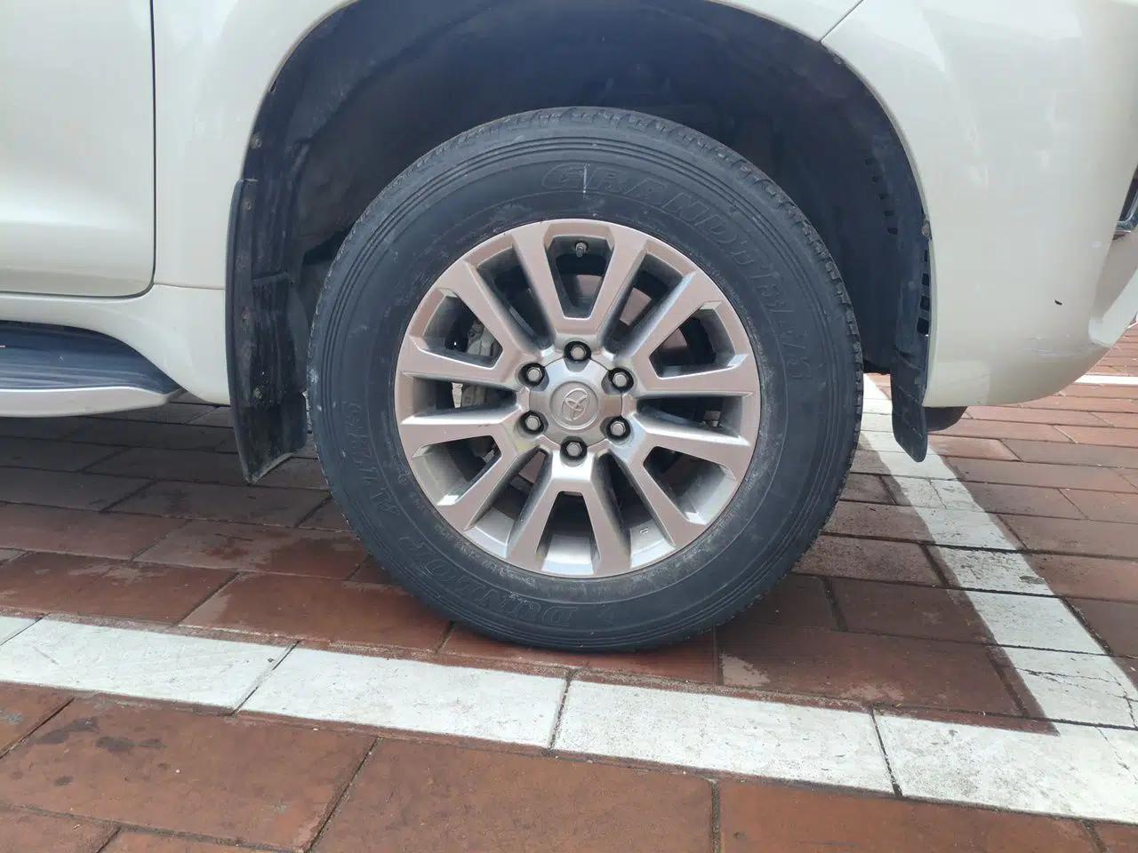 Toyota Prado 2018 3.5L Automatic TX-L with Rear-Mounted Spare Tire — миниатюра 8