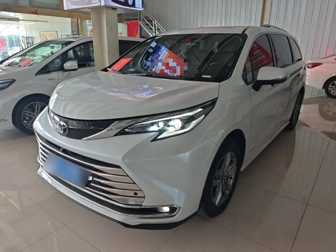 Toyota SIENNA 2024 2.5L Hybrid Comfort Edition — миниатюра 1