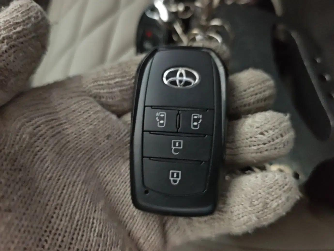 Toyota SIENNA 2024 2.5L Hybrid Comfort Edition — миниатюра 12