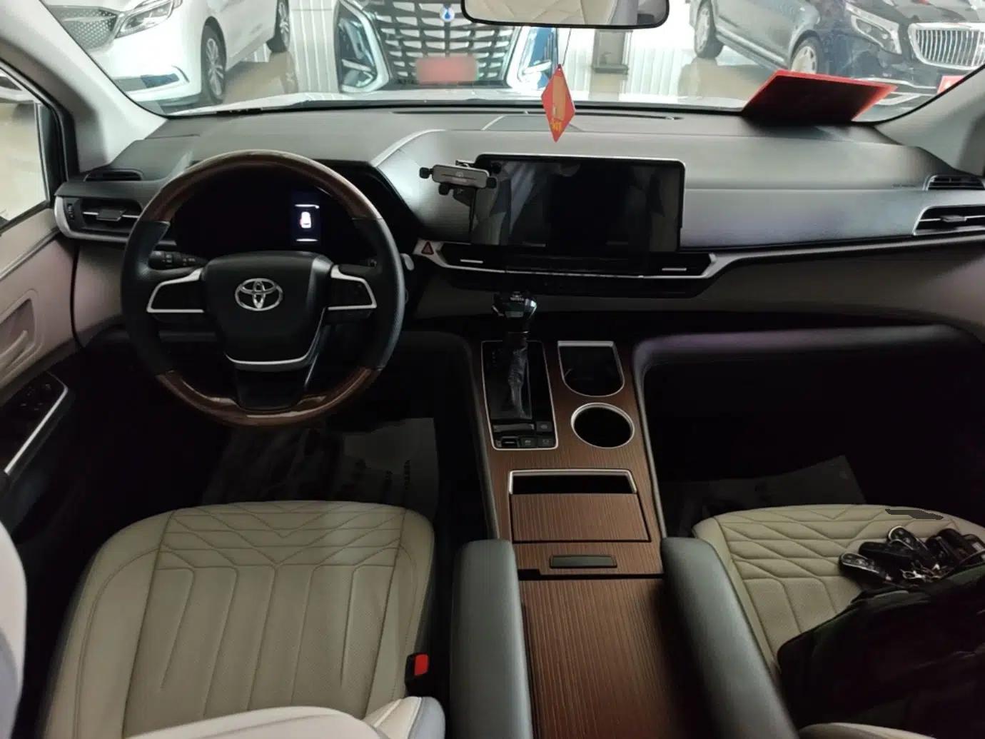 Toyota SIENNA 2024 2.5L Hybrid Comfort Edition — миниатюра 13