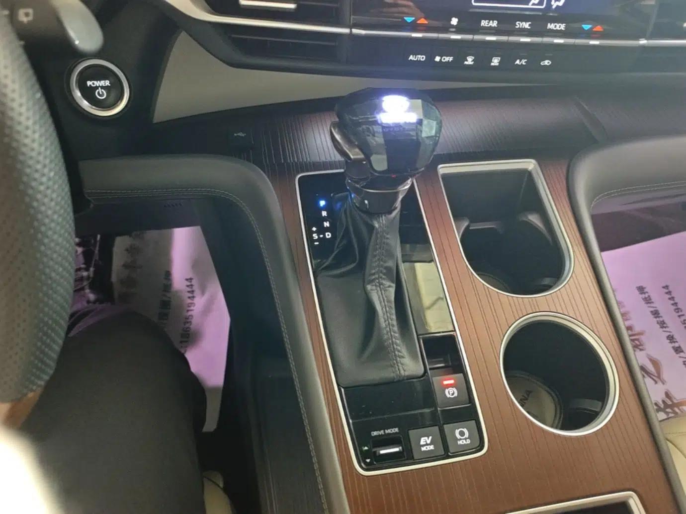 Toyota SIENNA 2024 2.5L Hybrid Comfort Edition — миниатюра 17