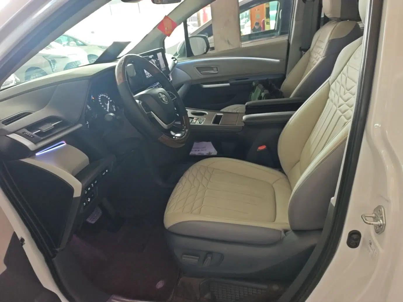 Toyota SIENNA 2024 2.5L Hybrid Comfort Edition — миниатюра 18