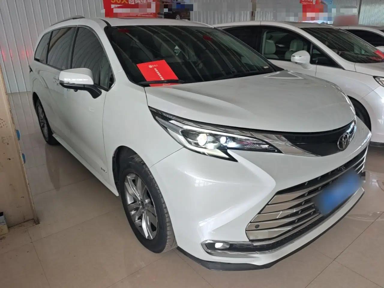 Toyota SIENNA 2024 2.5L Hybrid Comfort Edition — миниатюра 3