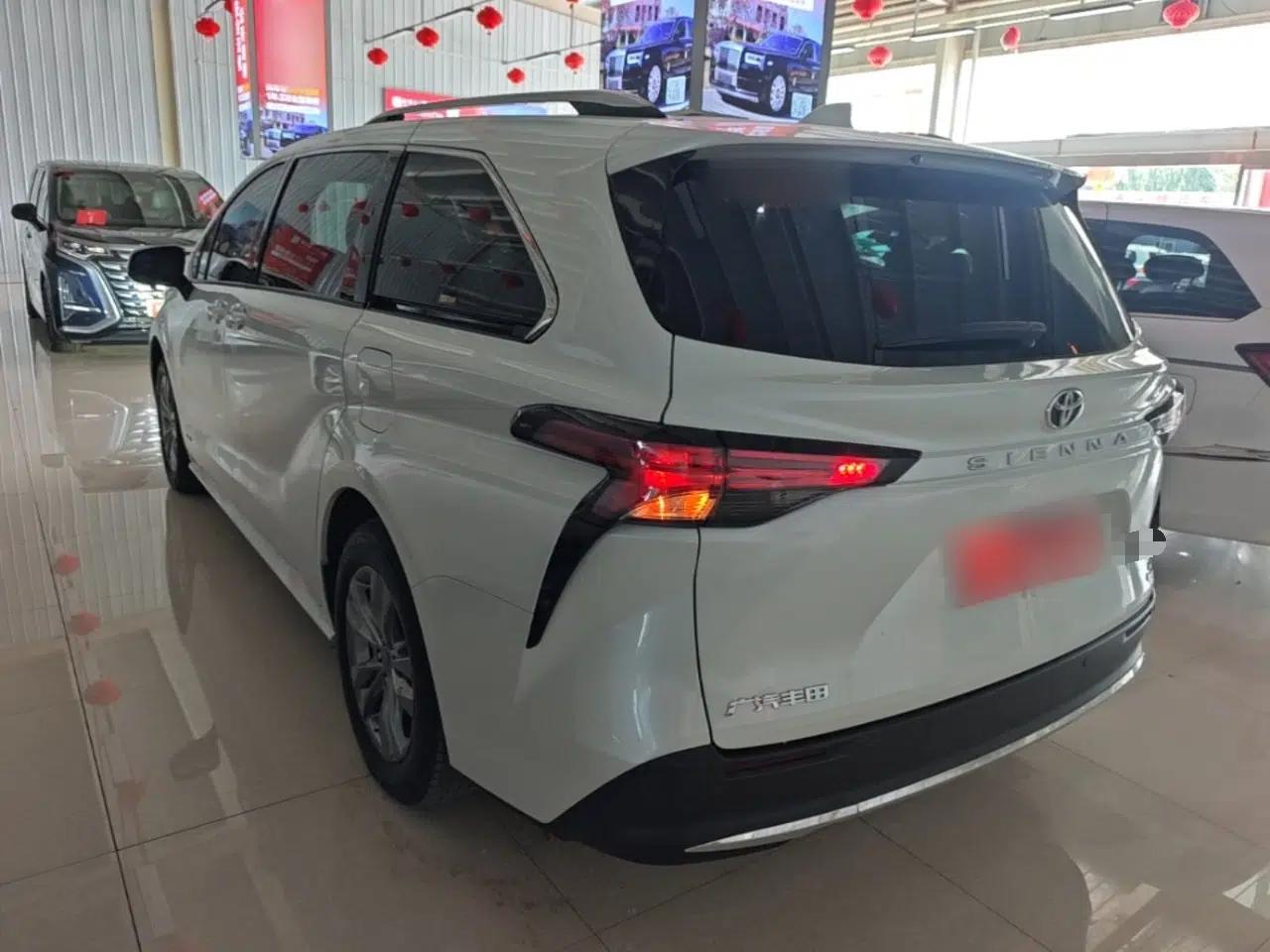 Toyota SIENNA 2024 2.5L Hybrid Comfort Edition — миниатюра 4