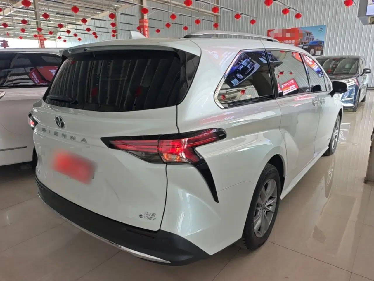 Toyota SIENNA 2024 2.5L Hybrid Comfort Edition — миниатюра 6