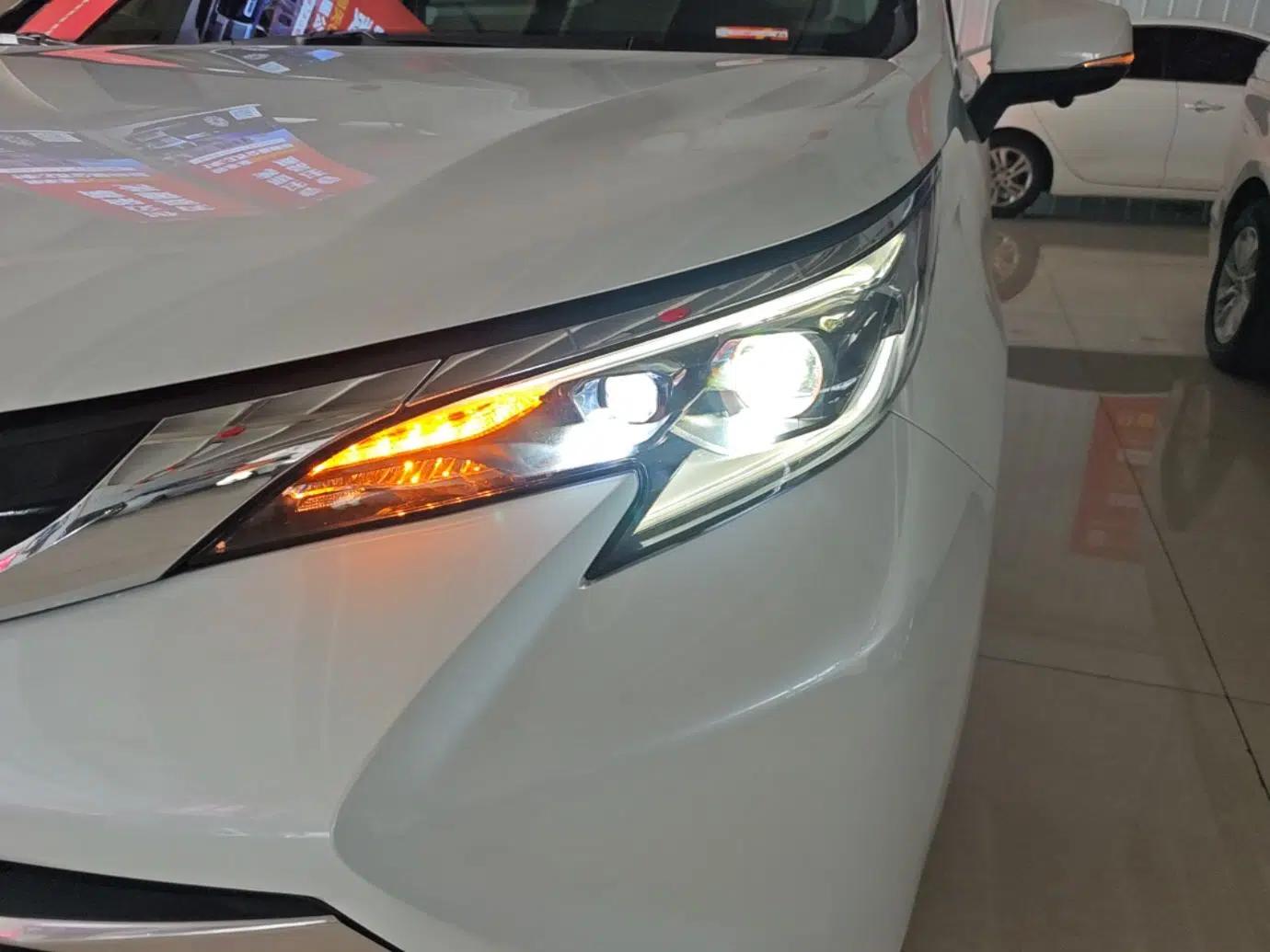 Toyota SIENNA 2024 2.5L Hybrid Comfort Edition — миниатюра 9