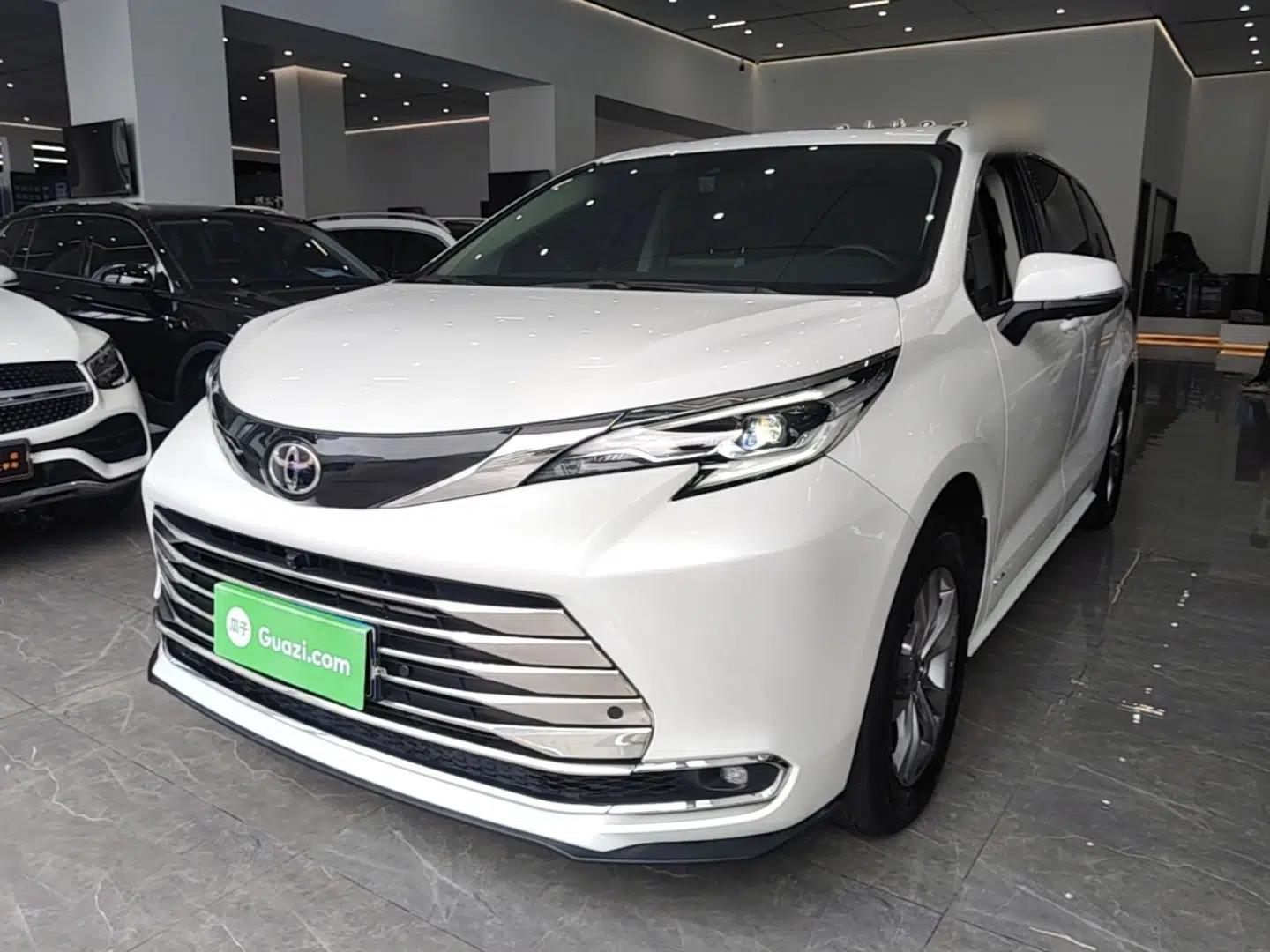 Toyota SIENNA 2024 2.5L Hybrid Comfort Edition — миниатюра 1