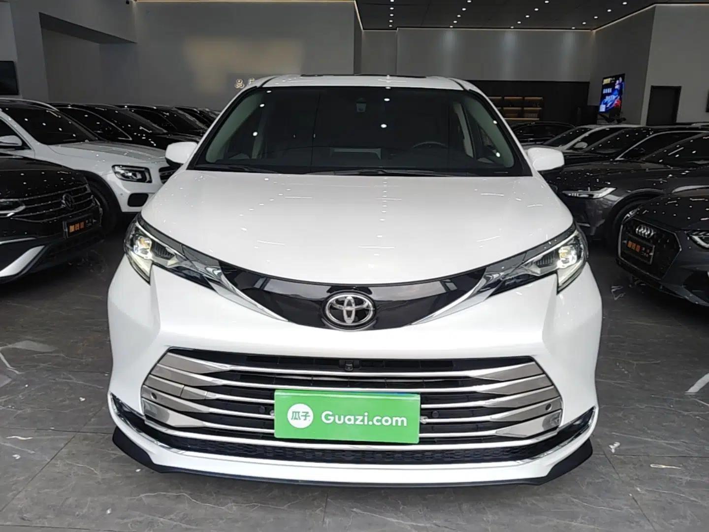 Toyota SIENNA 2024 2.5L Hybrid Comfort Edition — миниатюра 2