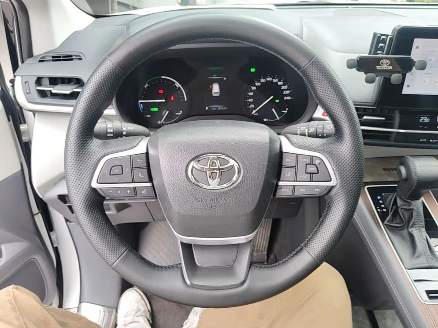 Toyota SIENNA 2024 2.5L Hybrid Comfort Edition — миниатюра 13